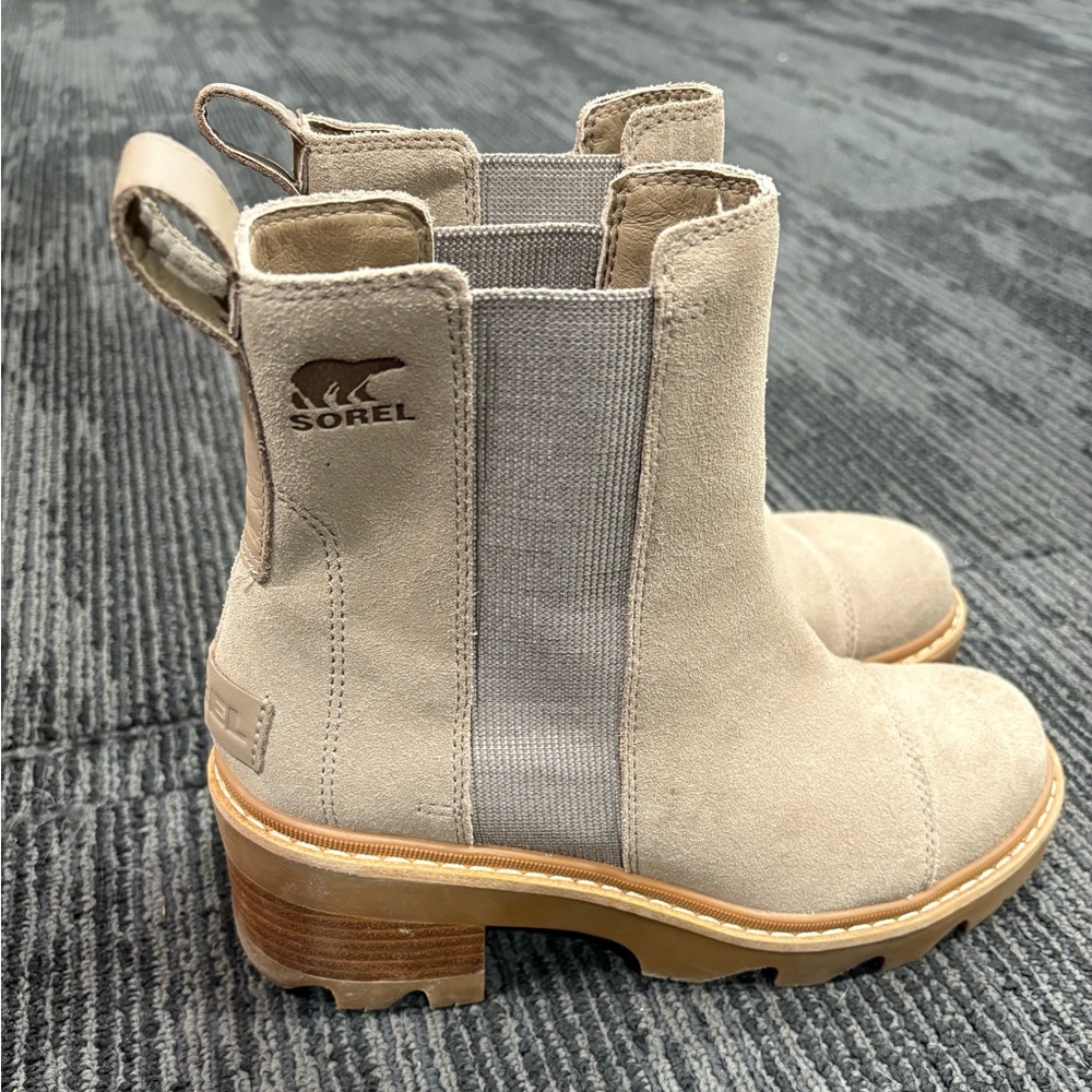 Sorel Joan Now Women’s Boots size 7.5, used but in good condition!